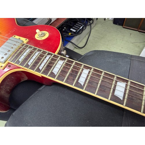 870 - 2001 Epiphone Les Paul Standard electric guitar, made in Korea; Finish: Sunburst, heavily scratched ... 