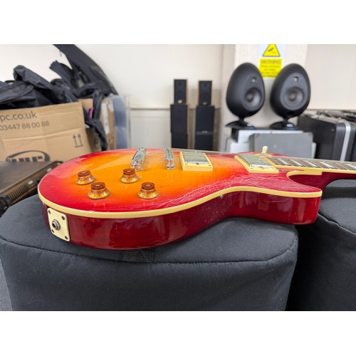 870 - 2001 Epiphone Les Paul Standard electric guitar, made in Korea; Finish: Sunburst, heavily scratched ... 