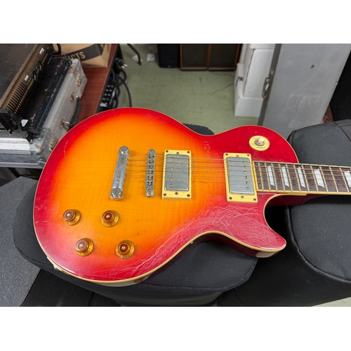870 - 2001 Epiphone Les Paul Standard electric guitar, made in Korea; Finish: Sunburst, heavily scratched ... 