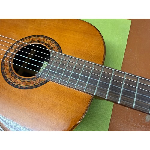 2420 - 1975 Lorenzo Pimentel Grand Concert number 8 classical guitar, made in Mexico; Back and sides: India... 