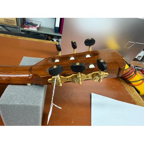 2420 - 1975 Lorenzo Pimentel Grand Concert number 8 classical guitar, made in Mexico; Back and sides: India... 