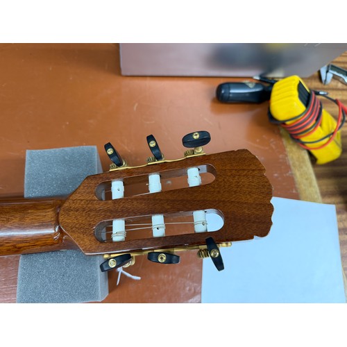 2420 - 1975 Lorenzo Pimentel Grand Concert number 8 classical guitar, made in Mexico; Back and sides: India... 