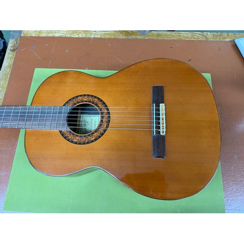 2420 - 1975 Lorenzo Pimentel Grand Concert number 8 classical guitar, made in Mexico; Back and sides: India... 