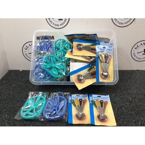 124 - Qty Of 8 Peg Clothes Dryers (15) & Cooking Measuring Spoons (15) - New