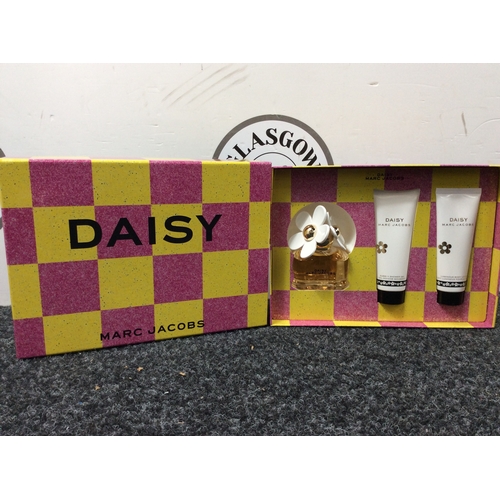 203 - Marc Jacobs daisy giftset-new