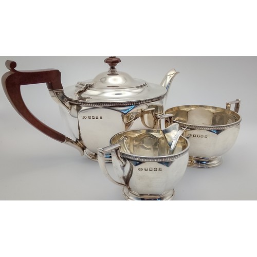 Fully Hallmarked Glasgow Silver Tea Service
Robert Scott Buchanan Street Glasgow 1932

Total Weight includes handle and finial - 892g