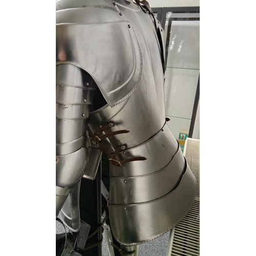 100 - Full Suit Of Armour Complete With Stand For Display Or Reenactment