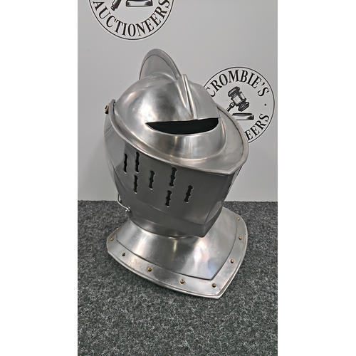 107 - Medieval Closed European Style Knights Helmet For Display Or Reenactment