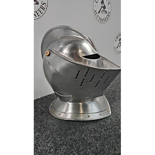 107 - Medieval Closed European Style Knights Helmet For Display Or Reenactment