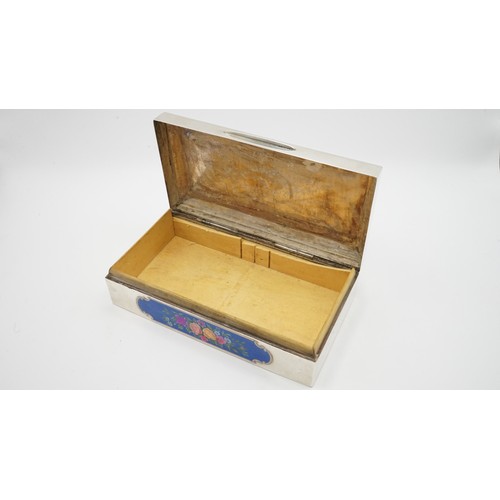 71 - Sterling Silver Box With Decorative Lid And Wood Lining Total weight 366g