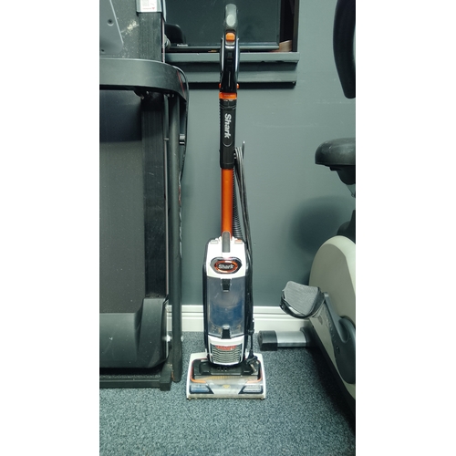 Shark duo clean lift away hoover working order