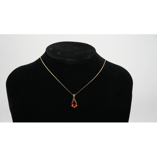 23 - 4.53g 18ct Gold Necklace & Gemstone Pendant