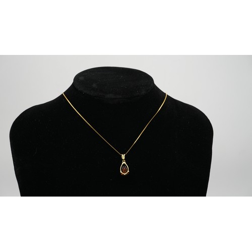 23 - 4.53g 18ct Gold Necklace & Gemstone Pendant