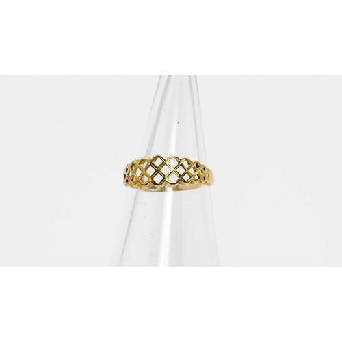 26 - 1.45g 9ct Gold Ring Size M