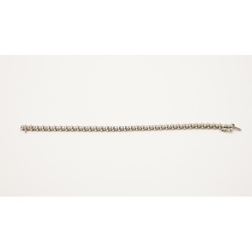 33 - 14.45g 9ct White Gold & Diamond Tennis Bracelet