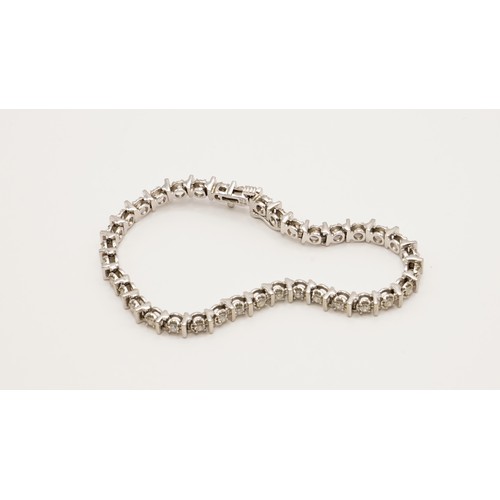 33 - 14.45g 9ct White Gold & Diamond Tennis Bracelet