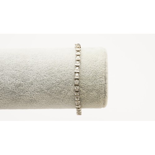 33 - 14.45g 9ct White Gold & Diamond Tennis Bracelet