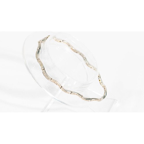 108 - 7.41g 9ct White Gold Bracelet