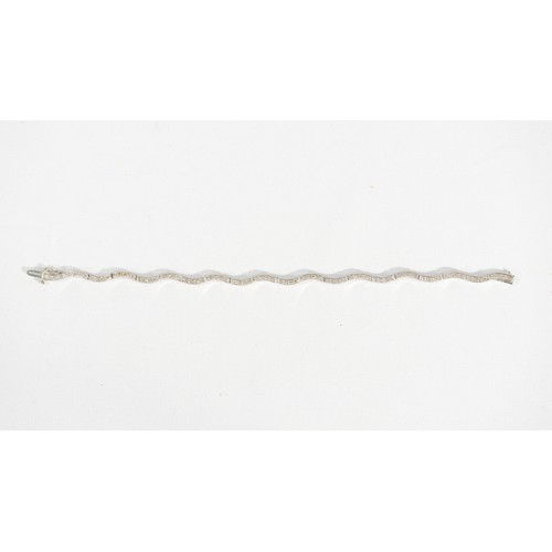108 - 7.41g 9ct White Gold Bracelet