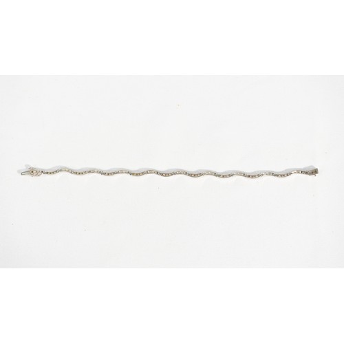 108 - 7.41g 9ct White Gold Bracelet