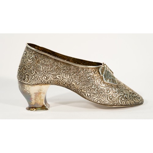 18 - 175g of Sterling Silver Chester Hallmarked & Dated 1927 - Decorative Edwardian Shoe Vase