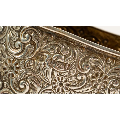 18 - 175g of Sterling Silver Chester Hallmarked & Dated 1927 - Decorative Edwardian Shoe Vase