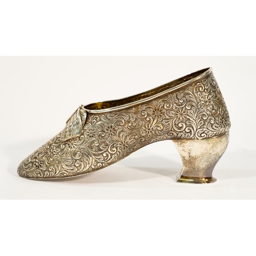18 - 175g of Sterling Silver Chester Hallmarked & Dated 1927 - Decorative Edwardian Shoe Vase