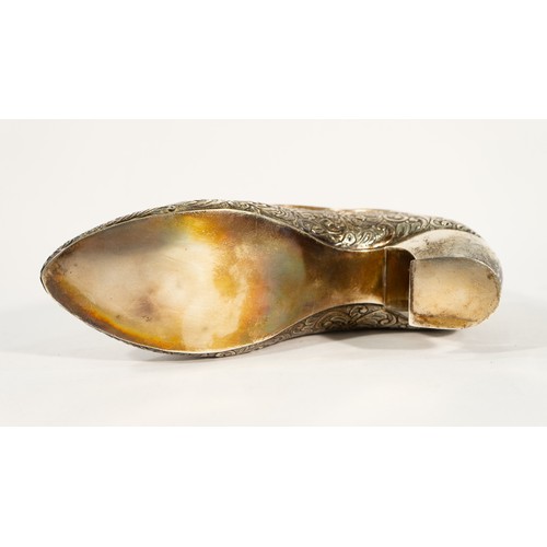 18 - 175g of Sterling Silver Chester Hallmarked & Dated 1927 - Decorative Edwardian Shoe Vase