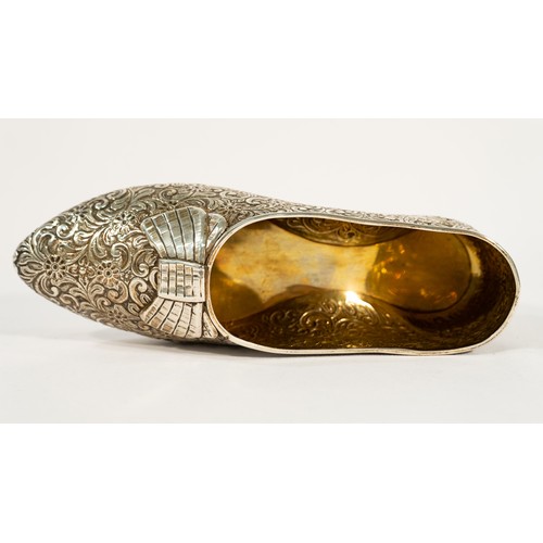 18 - 175g of Sterling Silver Chester Hallmarked & Dated 1927 - Decorative Edwardian Shoe Vase