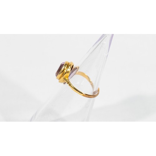 146 - 2.4g 9ct Gold & Amethyst Ring
