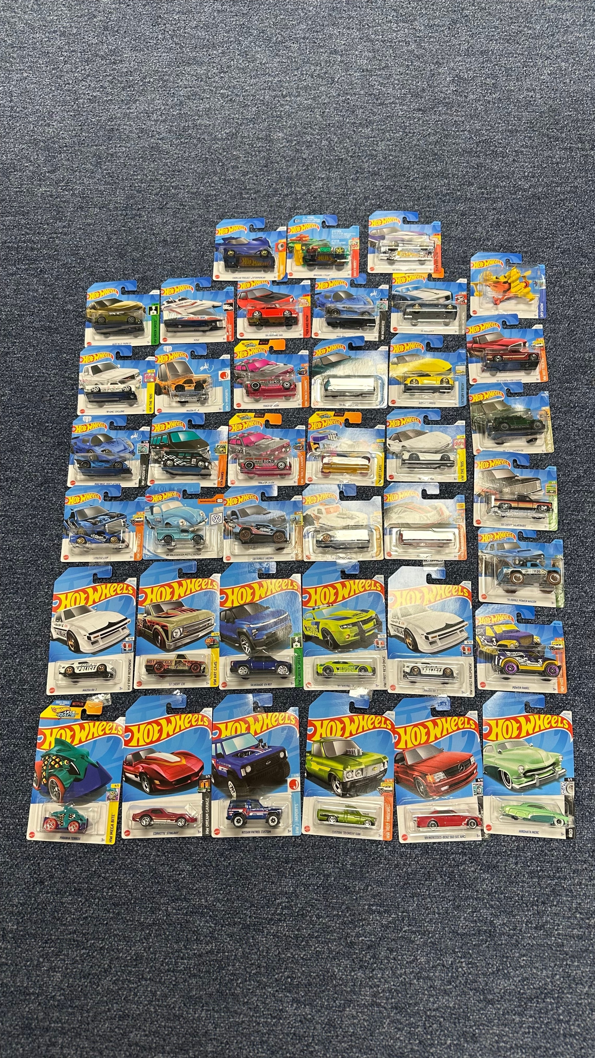 50 Hotwheels Model Vehicles In Display Packaging