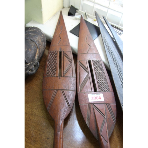 2004 - African: two Benin Jekri paddles, having carved and pierced blades and handles, approx 91.5cm long. ... 