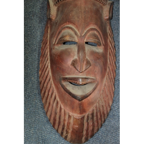 2009 - Oceanic: a large 20th century tribal mask, 84cm high.