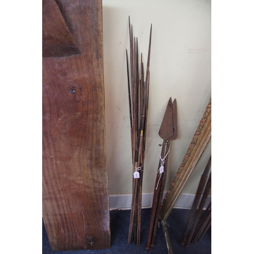 2020 - Oceanic: a group of fifteen South Sea Islands arrows, some painted, approx 127cm long.