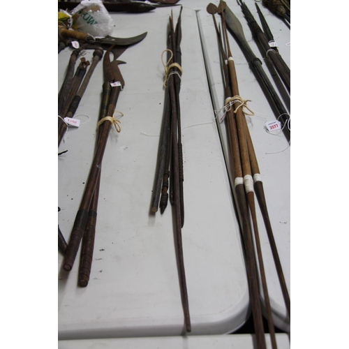 2079 - African: five spears, comprising: two metal; and three with wooden shafts, of varying lengths. (5)