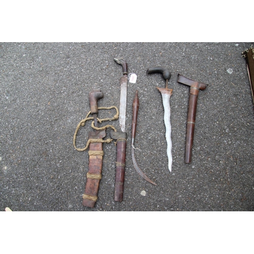 2091 - Four Indonesian weapons, comprising: a kris with horn handle; two knives in wooden scabbards; and a ... 