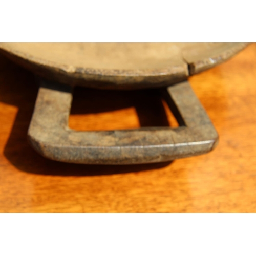 2102 - African: an Zulu twin handled wooden bowl.