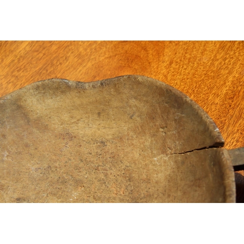 2102 - African: an Zulu twin handled wooden bowl.