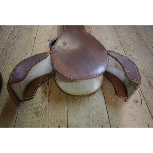 1867 - A flatback mandolin, labelled and inscribed 'John E Dallas', and numbered 4733, in tan leather case.