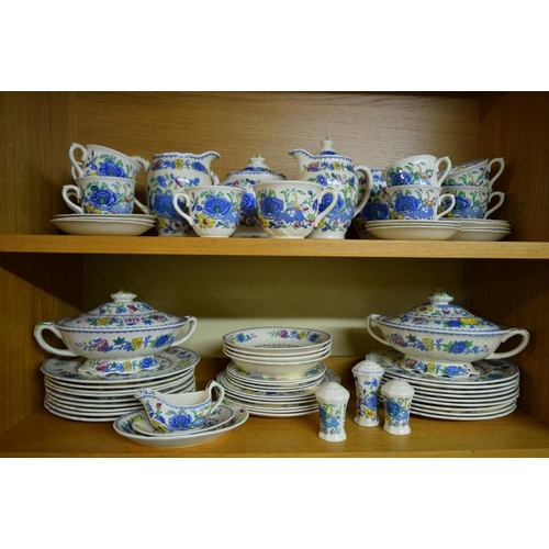 1872 - A Masons 'Regency' pattern tea and dinner service.