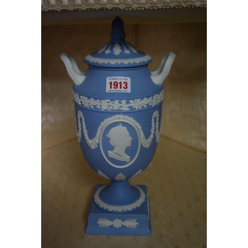 1913 - A Wedgwood Queen Elizabeth II Golden Jubilee jasperware vase and cover, 31cm high.