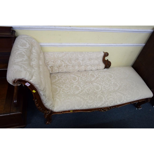 1931 - A reproduction button upholstered chaise longue, in damask fabric.