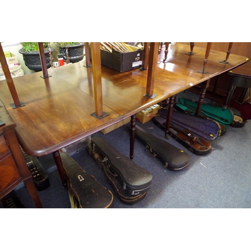 1839 - A George IV mahogany extending dining table, 281cm extended.