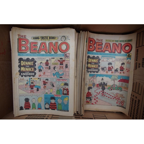 1330 - A large quantity of Beano comics, approx 300.