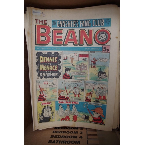 1330 - A large quantity of Beano comics, approx 300.