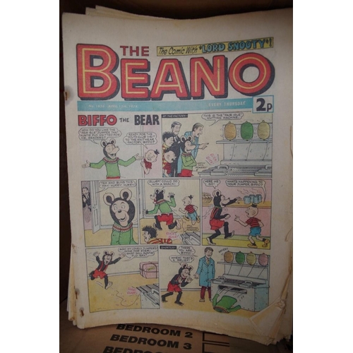 1330 - A large quantity of Beano comics, approx 300.