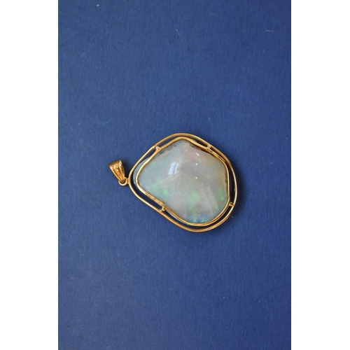 92 - A polished uncut opal pendant, set in 18k gold wire mount, 3cm, 7g total weight.