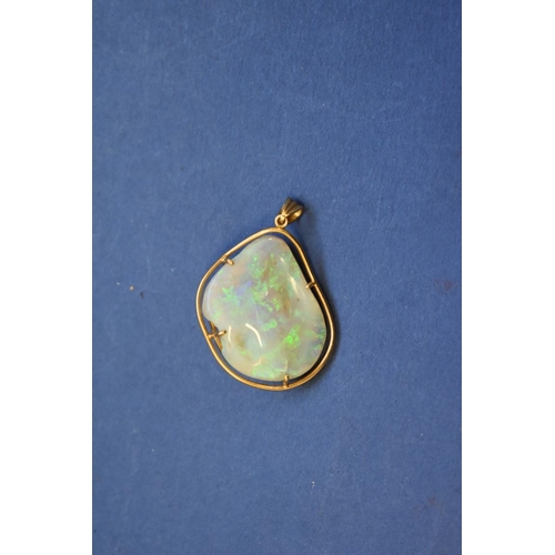 92 - A polished uncut opal pendant, set in 18k gold wire mount, 3cm, 7g total weight.