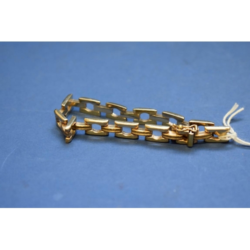 96 - A 9ct gold square link bracelet, 18cm, 13.5g.