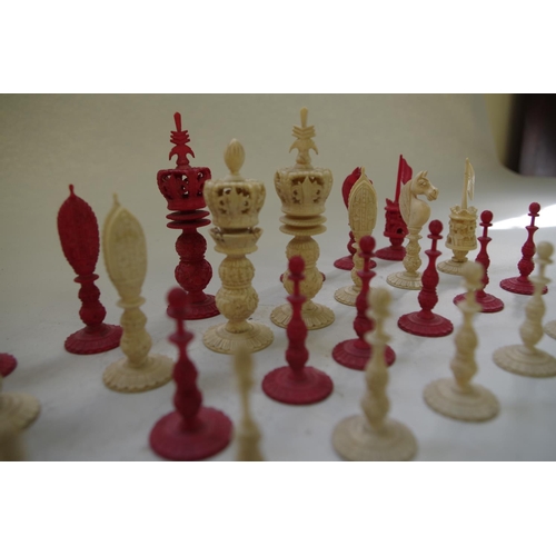 551 - A Chinese export carved ivory chess set, 19th century, red stained and natural, king 9cm, ... 